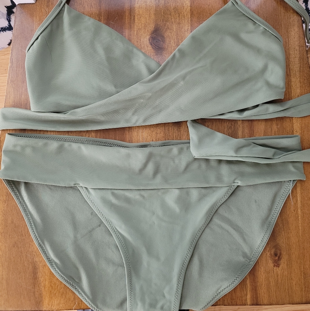 American Eagle medium bathing suit